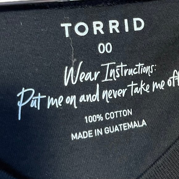 NWT Torrid Woman's Black Skull with Christmas Lights Graphic Tee Size Medium - Picture 5 of 6